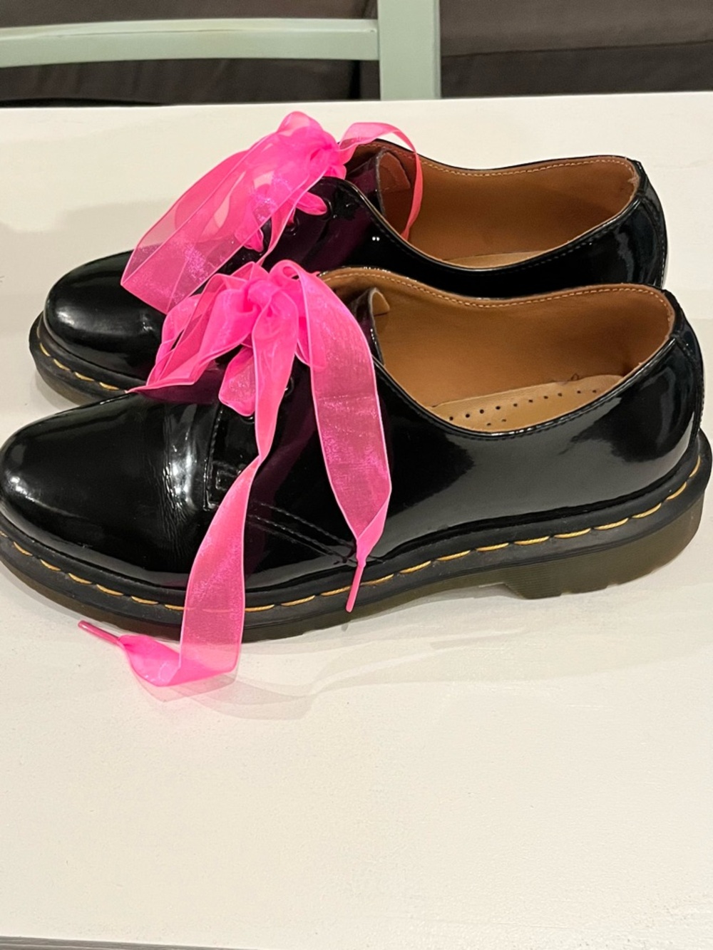 Dr. Martens Black Patent Oxfords with Bright Pink Ribbon Laces Size 8 - Picture 2 of 5
